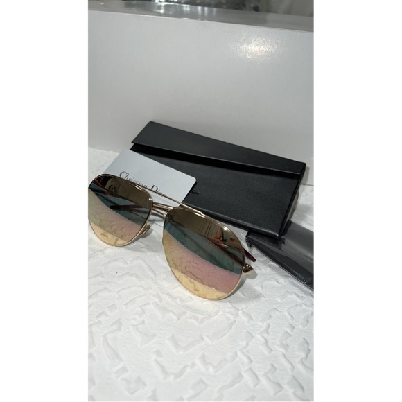 ‼️SOLD‼️ Dior Sunglasses Perfect Condition 😎 - Picture 4 of 10